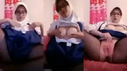 Hijab Ukhti Pakai Baju Daun Masih Muda VCS