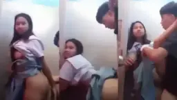 Abg SM4 Ngentot di Kamar Mandi